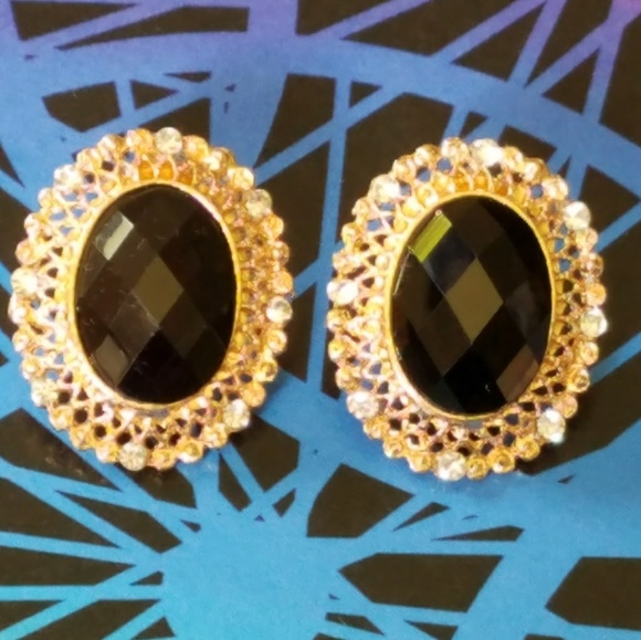 Jewelry - Black oval earrings